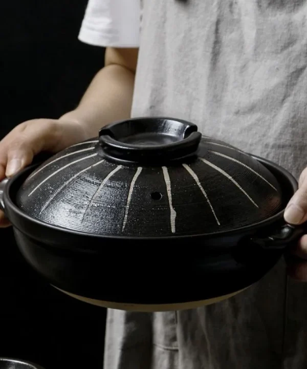 Alternative view of Marmite Japonaise Donabe noire à Rayures – 0,9 L